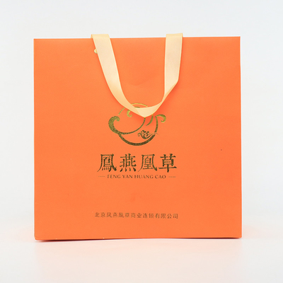 光沢のある決め付けられた買物をするギフト ロープのハンドルが付いている注文のロゴの紙袋